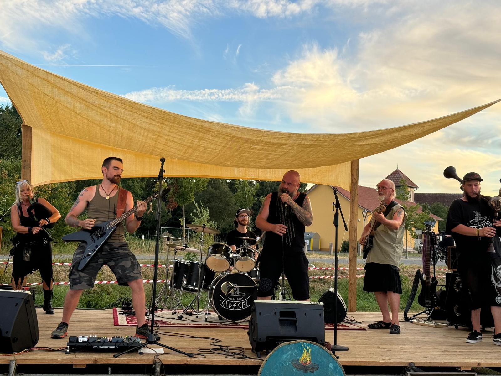 Die Band 2024 bei einem Auftritt